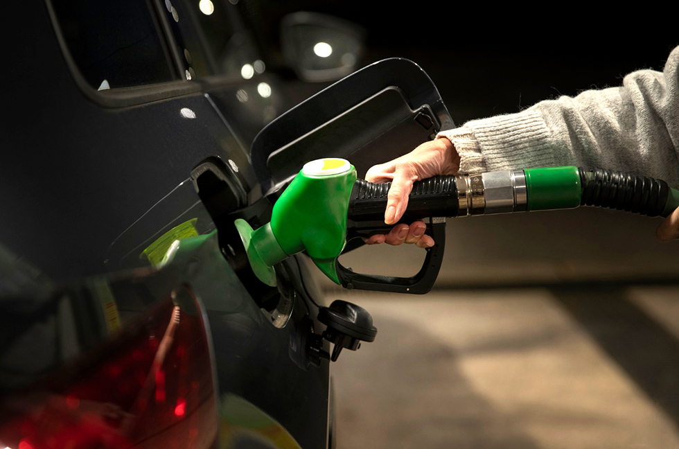 Crimea Freezes Fuel Prices and Rations Gasoline Amid Shortages. Source: freepik