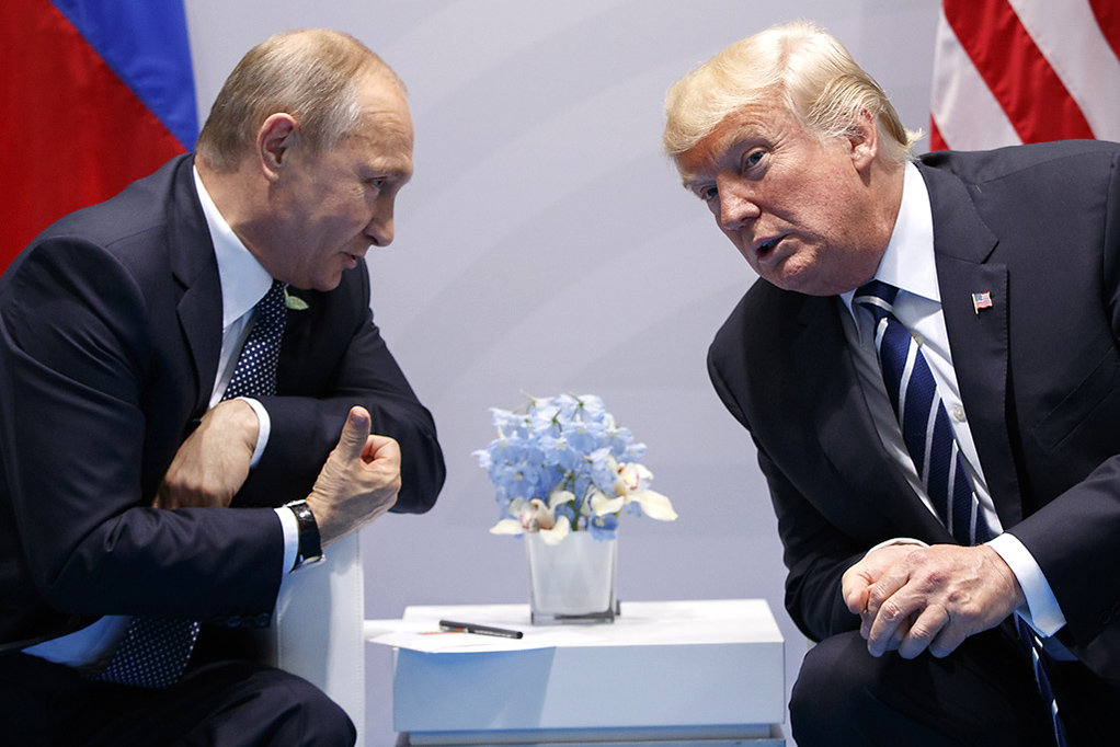 Photo: Kremlin Urges Caution After Trump Mentions US Nuclear Submarines. Source: AP