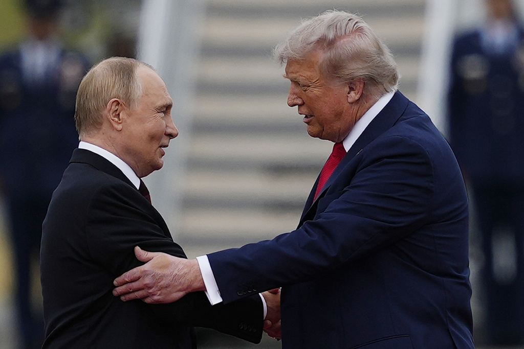 Photo: Putin Must Agree to Lasting Peace or Face Consequences, Says Mark Burns. Source: AP