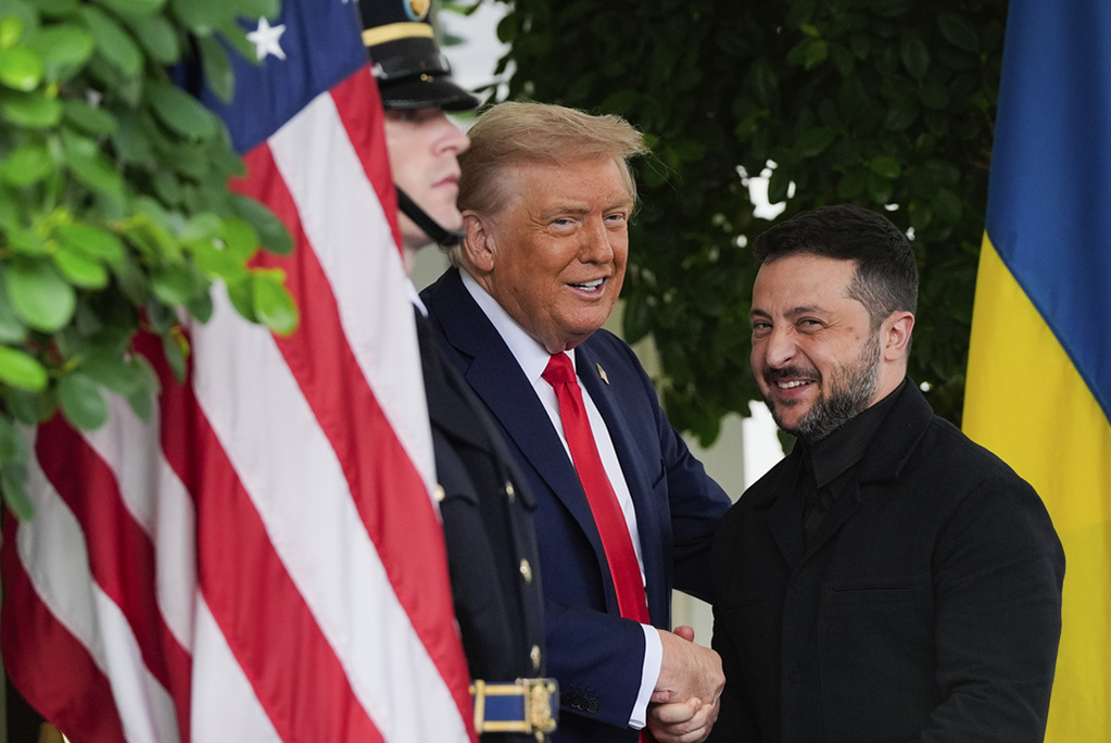 Zelenskyy and Trump Exchange Symbolic Gifts During White House Talks Photo: Zelenskyy and Trump Exchange Symbolic Gifts During White House Talks. Source: AP
