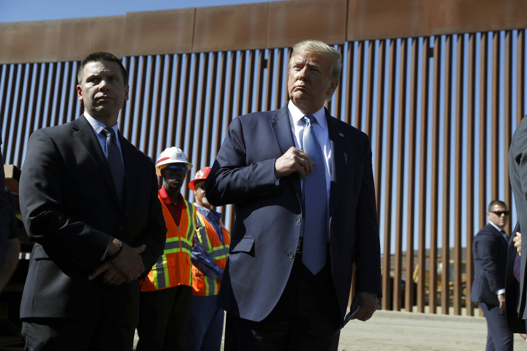 Photo: Trump Orders Mexican Border Wall Painted Black to Make it Harder for Migrants to Climb. Source: AP