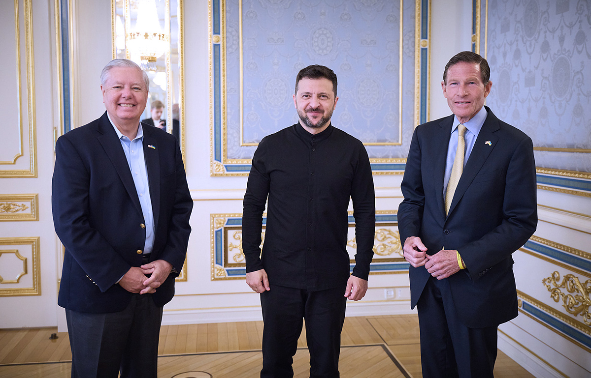 Zelenskyy Awards Top Ukrainian Honors to US Senators Graham and Blumenthal Photo: Zelenskyy Awards Top Ukrainian Honors to US Senators Graham and Blumenthal. Source: president-gov-ua