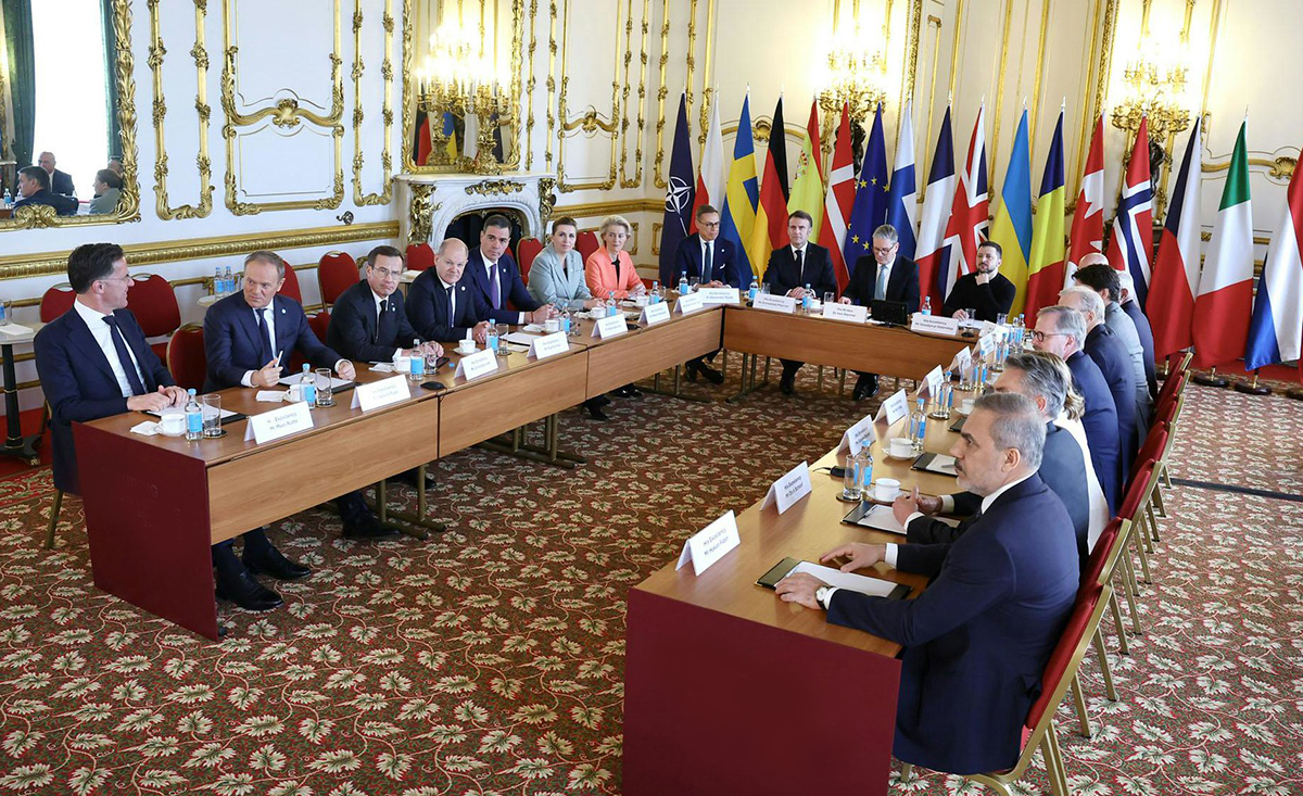 Europe Weighs 40-Kilometer Buffer Zone in Ukraine as Part of Peace Framework Photo: Europe Weighs 40-Kilometer Buffer Zone in Ukraine as Part of Peace Framework. Source: nato-int