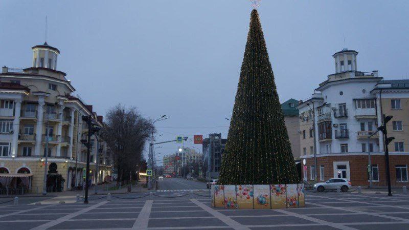 Photo: Russian Authorities Installed New Year Tree at Mariupol Drama Theater, Site of 2022 Mass Killing. Source: tg-Mariupol-Rada