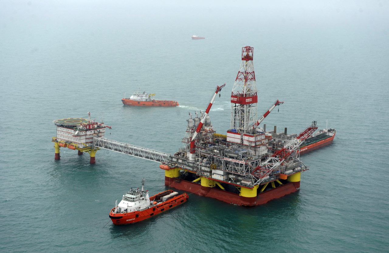 Photo: Ukraine Disables Major Russian Oil Platform in the Caspian Sea for the First Time. Source: Getty Images