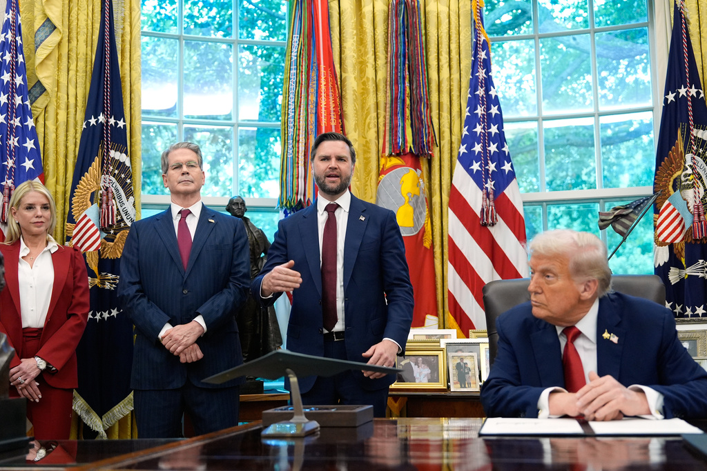 Photo: U.S. Prepares New Energy Sanctions on Russia If Putin Rejects Ukraine Peace Deal. Source: AP