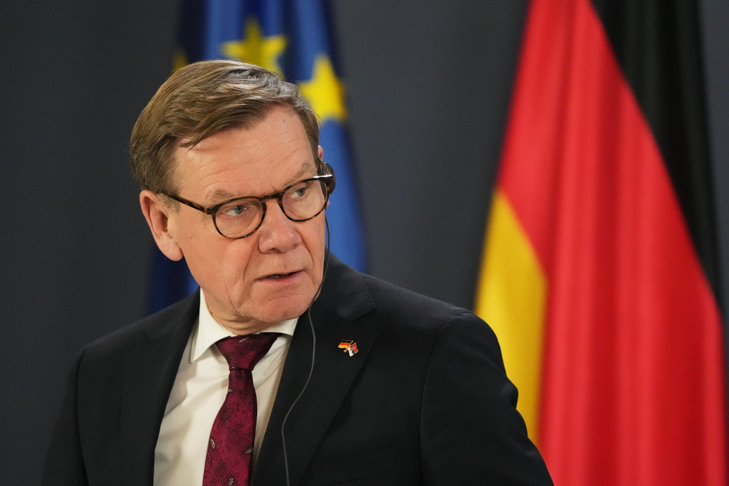 Photo: Russia Could Exploit Ukraine Ceasefire to Prepare Attack on NATO, German FM Warns.  Source: AP