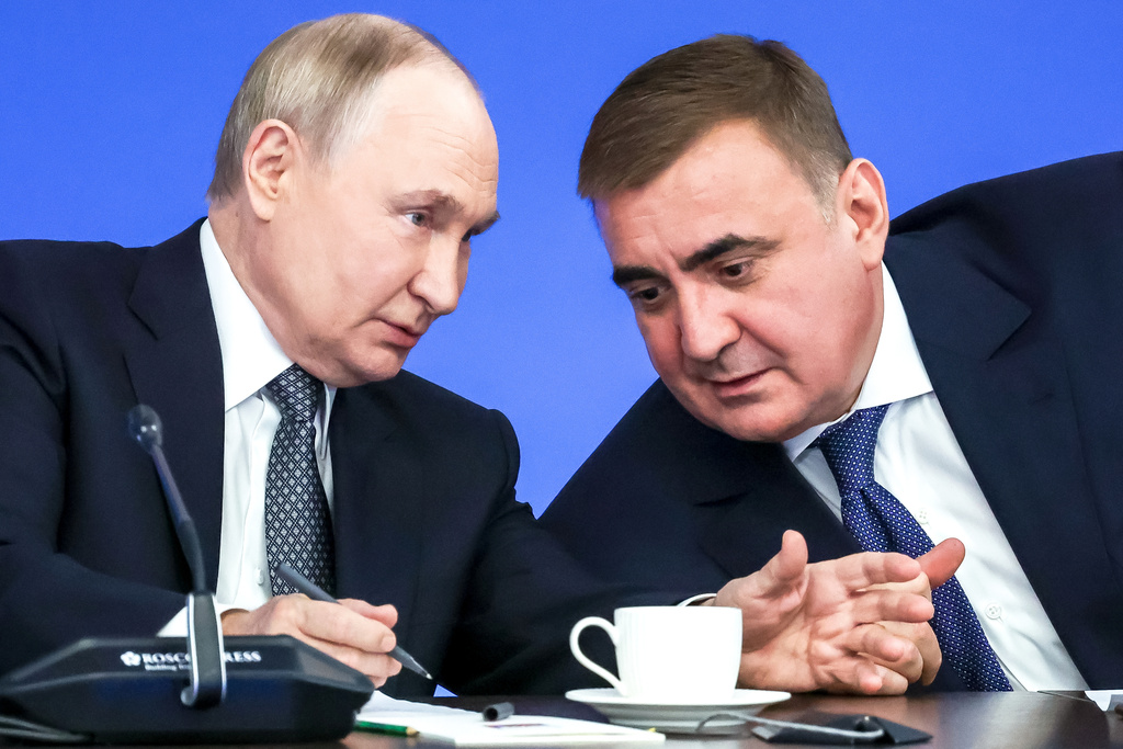 Photo: Russian President Vladimir Putin speaks with Russian Presidential Aide and State Council Secretary Alexei Dyumin during a meeting of the Presidential Council, Thursday, Nov. 6, 2025. Source: AP