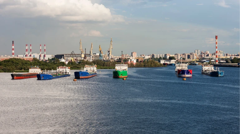 Russian Oil Loading Suspended Amid New FSB Approval Rules. Source: Getty Images