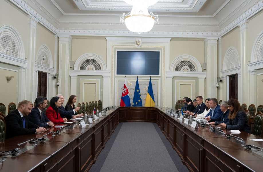 Slovak MPs Make First Official Visit to Ukraine to Strengthen EU Integration Dialogue Slovak MPs Make First Official Visit to Ukraine to Strengthen EU Integration Dialogue. Source: rada-gov-ua
