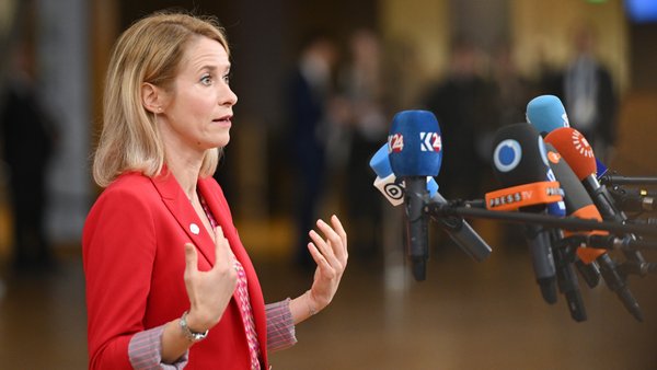 Kaja Kallas Cites Ukrainian Writer Killed in Russian Strike at College of Europe Ceremony Photo: Kaja Kallas Cites Ukrainian Writer Killed in Russian Strike at College of Europe Ceremony. Source: AP
