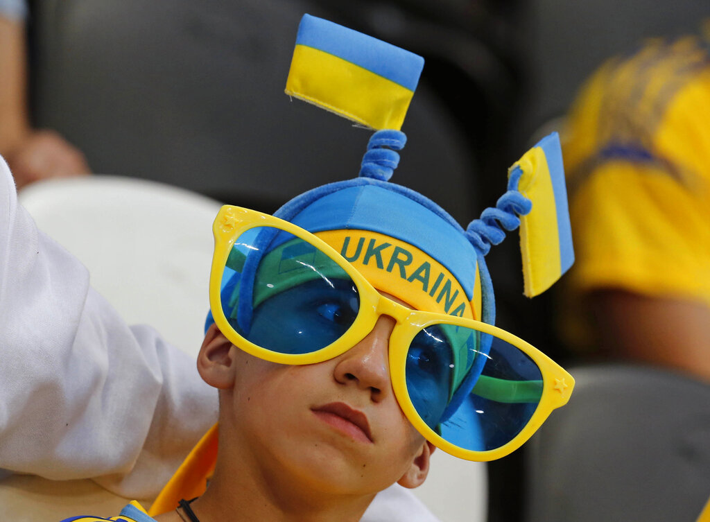 A Ukraine fan waits for the start of the Euro 2012 soccer championship Group D match between Ukraine and France in Donetsk, Ukraine, Friday, June 15, 2012. Source: AP Photo/Matthias Schrader