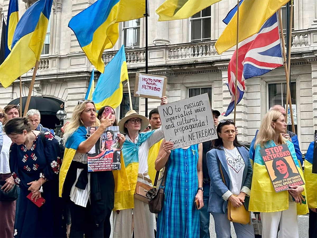 Photo: London Demonstrators Denounce Royal Opera House for Hosting Russian Soprano Singer. Source: fb-alison-cameron