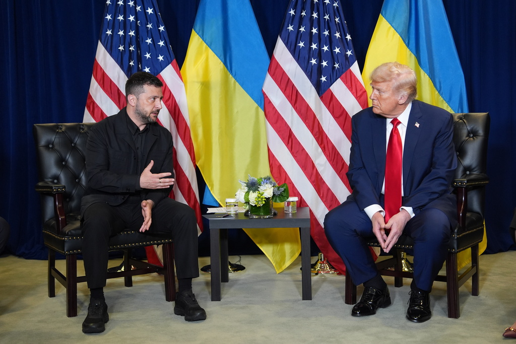 Photo: Trump Praises Ukraine’s Fight, Zelenskyy Reports Gains in New York Meeting. Source: AP