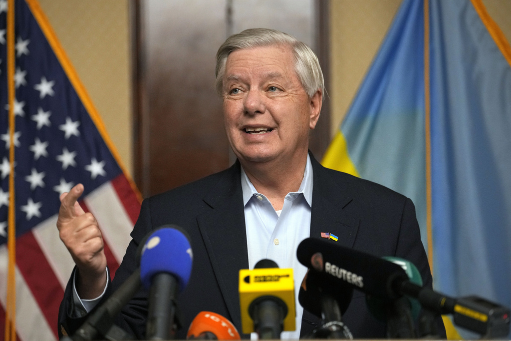 Photo: U.S. Lawmakers Push to Tie Russia Sanctions to Government Funding Bill. Source: AP