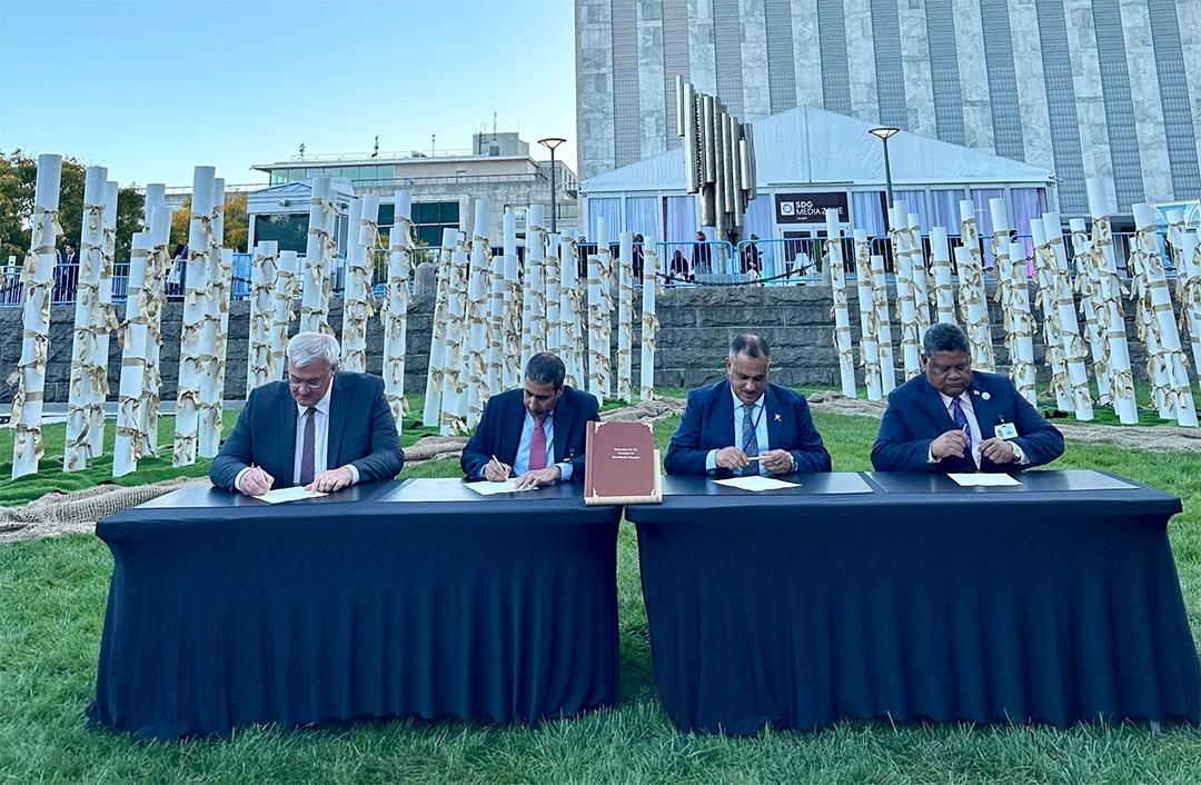 Photo: Ukrainian FM Signs UN Declaration On Protection Of Humanitarian Workers. Source: x-com-andrii-sybiha