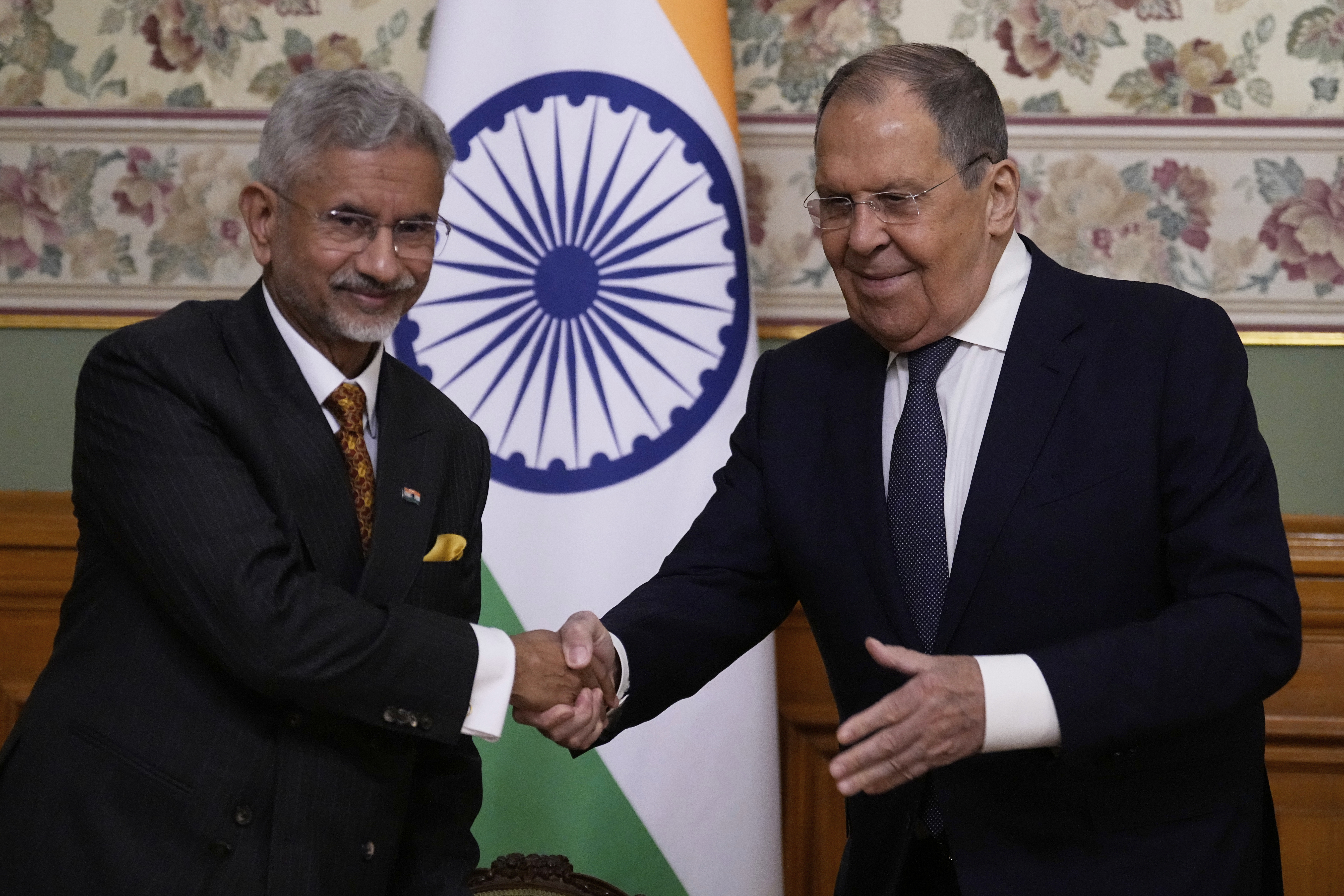 Russia's Foreign Minister Sergey Lavrov, right, and India's Foreign Minister Subrahmanyam Jaishankar shake hands during a joint news conference following their talks at Zinaida Morozova's Mansion in Moscow, Russia, Thursday, Aug. 21, 2025. Source: Alexander Zemlianichenko, AP Photo