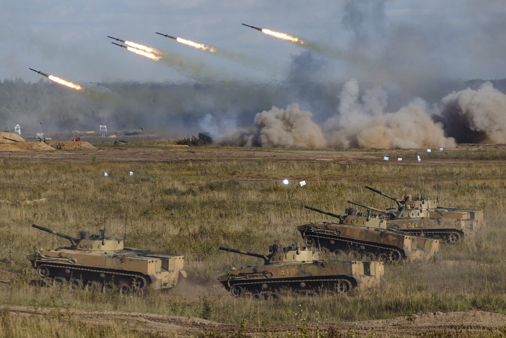 This photo released by the Russian Defense Ministry Press Service shows a joint strategic exercise of the Russian Federation and the Republic of Belarus Zapad-2021 at the Mulino training ground in the Nizhny Novgorod region, Russia, Sept. 11, 2021. Source: AP.
