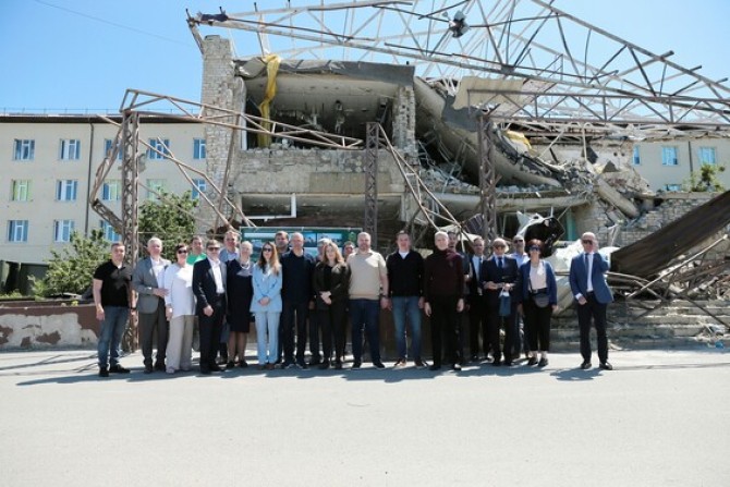 Izum Ukraine Photo: Representatives of the embassies of nine European countries visited the de-occupied city of Izium. Ukraine
Source: kharkivoda.gov.ua